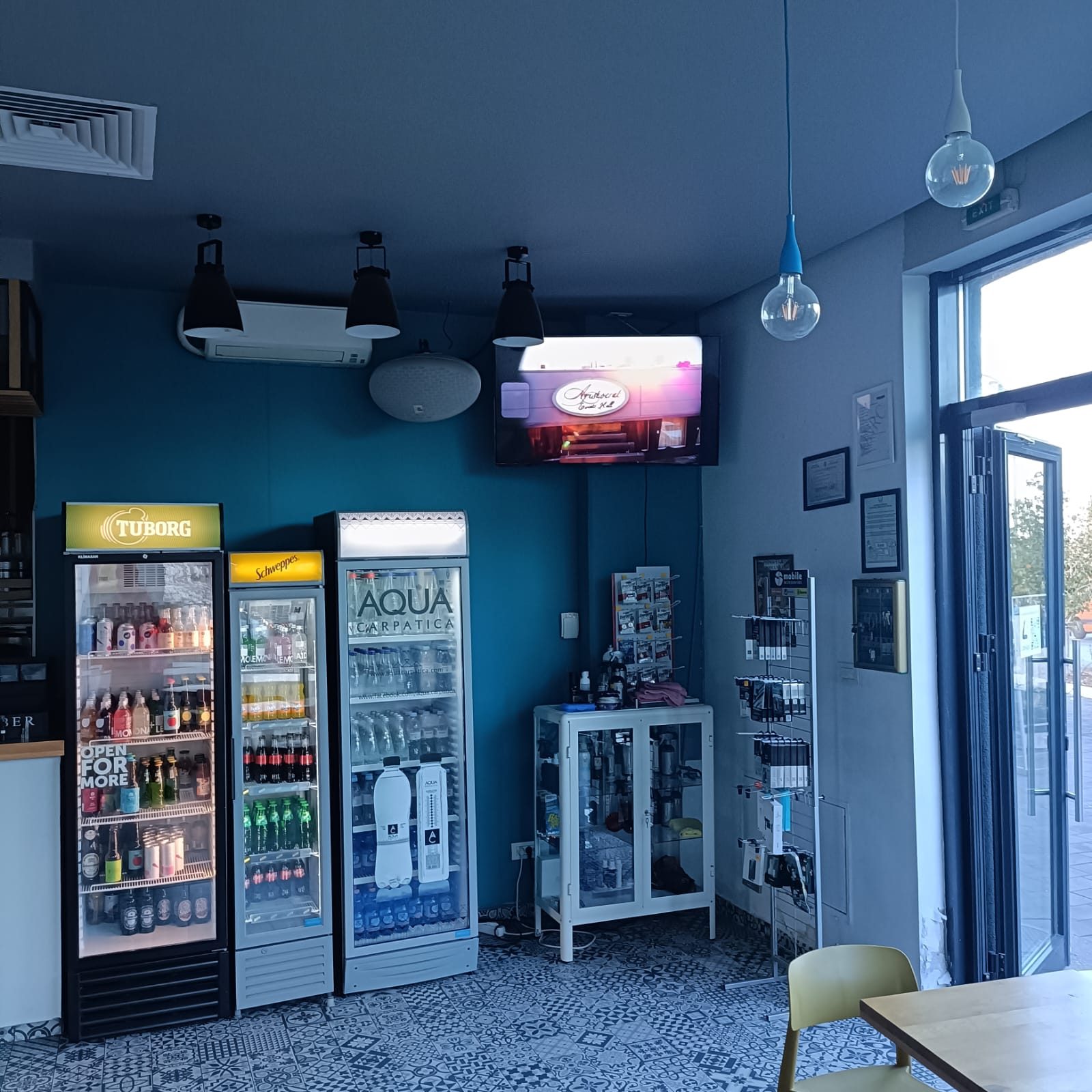 Reteaua-Digitala-Indoor-DOOH-CAR-HOUSE-LUX-CAFE-3